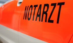 Der Mann kam mit einem Notarztwagen ins Unfallkrankenhaus