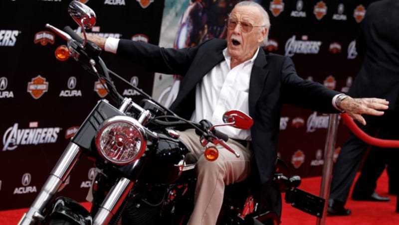 Stan Lee bei der Premiere von „The Avengers“ im Jahr 2012 (Bild: AP)