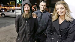 Der obdachlose „Retter“ Johnny Bobbitt (links) mit Kate McClure und ihrem Freund Mark D’Amico (Bild: PHILADELPHIA INQUIRER)