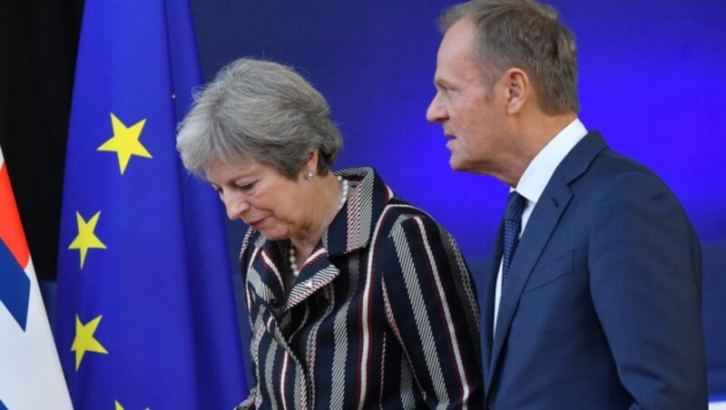 Theresa May und Donald Tusk (Bild: APA/AFP/Emmanuel DUNAND)