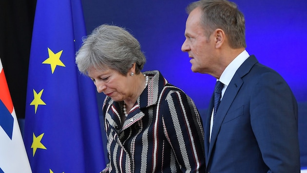 Theresa May und Donald Tusk (Bild: APA/AFP/Emmanuel DUNAND)