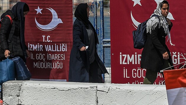 Aus Griechenland in die Türkei abgeschobene Flüchtlinge (Bild: AFP)