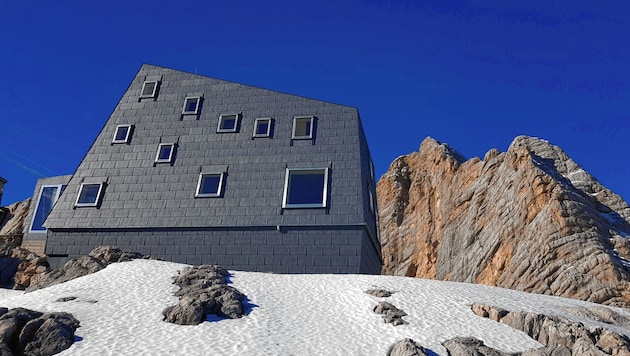 22 Schlaf- und maximal 60 Sitzplätze bietet das neue Schutzhaus am Dachstein. Die Projektkosten betrugen zwei Millionen Euro. (Bild: Alpenverein/Goldeband)