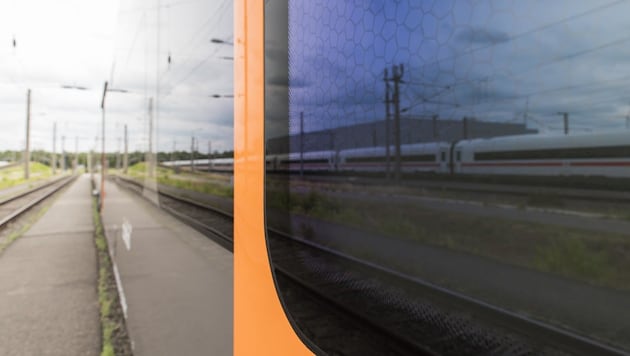 Der Rhein-Ruhr-Express wird als weltweit erster Serien-Zug mit der neuen Hochfrequenz-Scheibenlösung ausgestattet, die den Mobilfunkempfang in Zügen massiv verbessern soll. (Bild: Siemens)