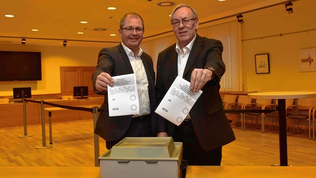 Die beiden Bürgermeister Bernd Osprian (links) und Ernst Meixner (Bild: Richard Heintz)
