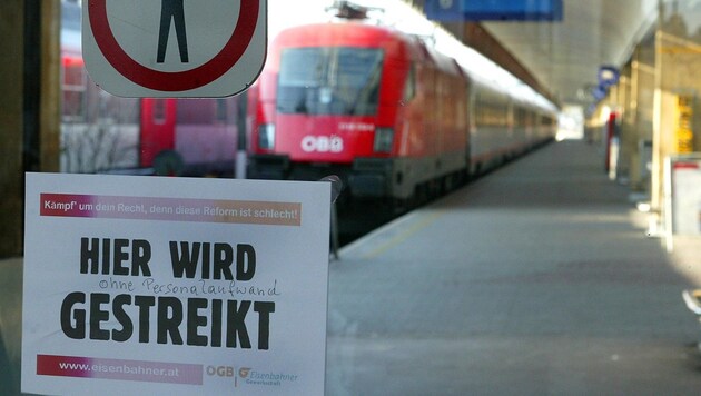 Die Eisenbahner streiken. (Bild: APA/Herbert Pfarrhofer)