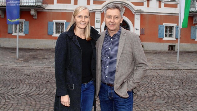 Landtagsklubobmann Lambert Schönleitner und Bezirkssprecherin Maria Huber von den Grünen unterstützen Bauern. (Bild: Fürbass Josef)