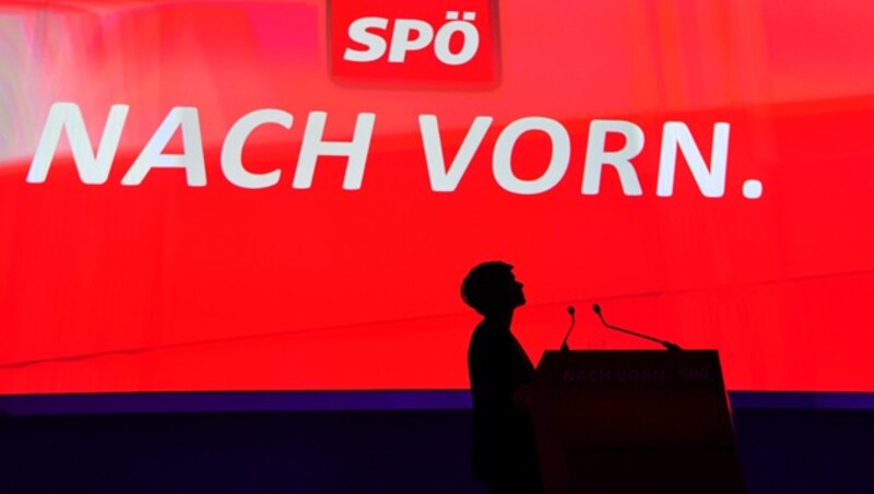 Rendi-Wagner will mit der SPÖ nach vorn ... (Bild: APA/BARBARA GINDL)