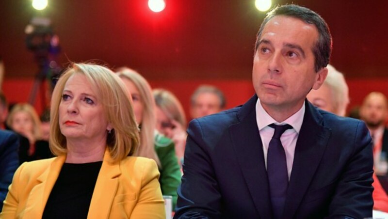 Die Zweite Nationalratspräsidentin Doris Bures und ein ergriffener Kern bei Rendi-Wagners Rede (Bild: APA/BARBARA GINDL)