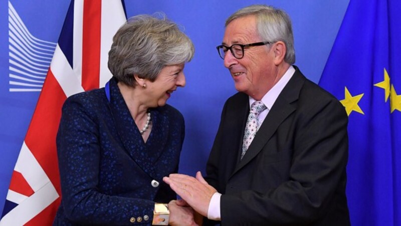 May und Juncker in Brüssel (Bild: AFP )