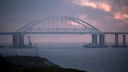 Mit 19 Kilometern Länge ist die Krim-Brücke die längste Brücke Europas. (Bild: AP)
