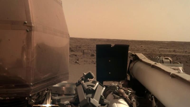 Das zweite Bild von „Insight“: So sieht es auf dem Mars aus. (Bild: AFP )