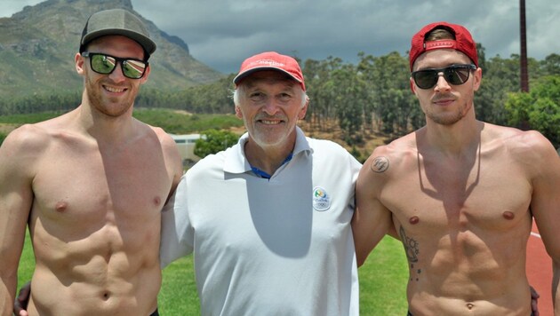 Dominik Distelberger, Trainer Herwig Gruensteidl und Julian Kellerer im Stadion von Stellenbosch. (Bild: Olaf Brockmann)