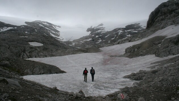 Am Weg zum Hallstätter Gletscher im Jahr 2009. Solche Fotos werden bald (circa 2030) Geschichte sein... (Bild: Werner Pöchinger)