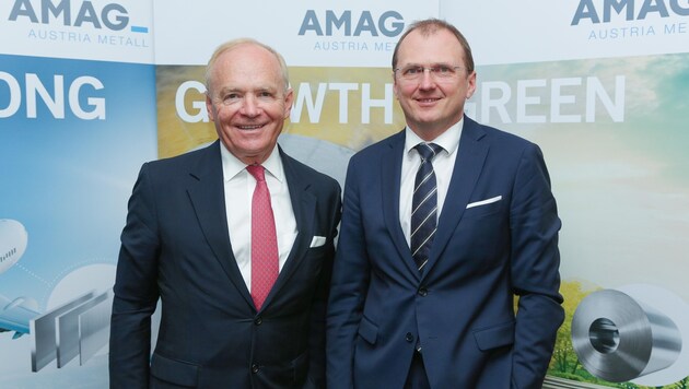 Gerald Mayer (r.) folgt im März 2019 Helmut Wieser als Vorstandschef nach. (Bild: AMAG Austria Metall AG/APA-Fotoservice)