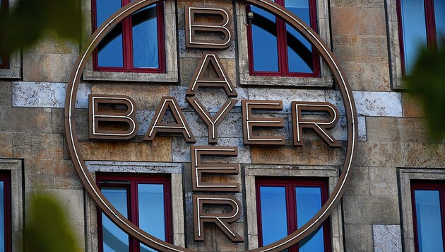 Bayer hat nach der Übernahme des US-Saatgutherstellers Monsanto an mehreren Fronten zu kämpfen. (Bild: APA/AFP/PATRIK STOLLARZ)