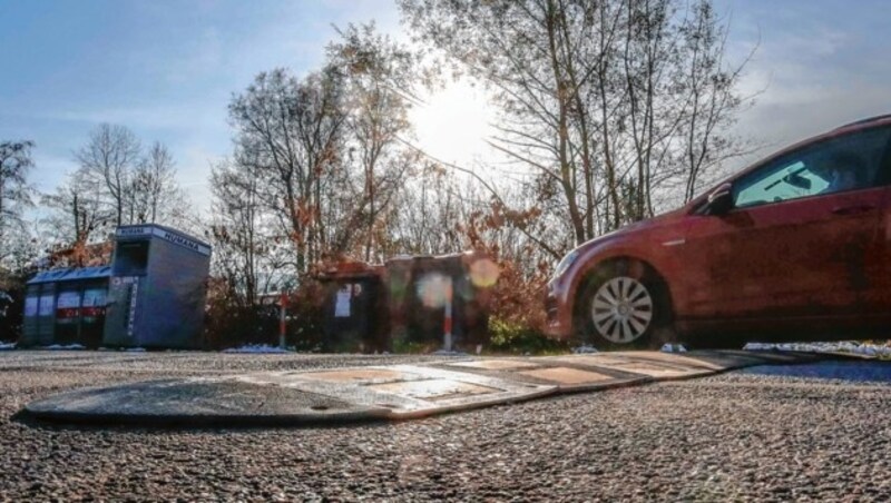 Eine Radarbox in der Salzburger Schmiedingerstraße fotografierte das Auto von Mohanad A. in der Nacht seines Verschwindens. Im Bild: die Schmiedingerstraße. (Bild: Markus Tschepp)