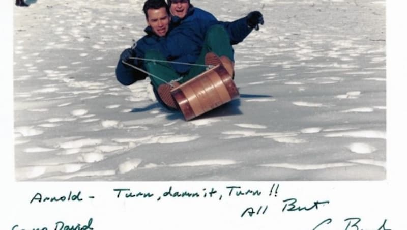 Vom gemeinsamen Rodeln auf dem Präsidenten-Landsitz Camp David sandte George Bush senior Arnold Schwarzenegger eine sehr persönliche Grußkarte. (Bild: Arnold Schwarzenegger)