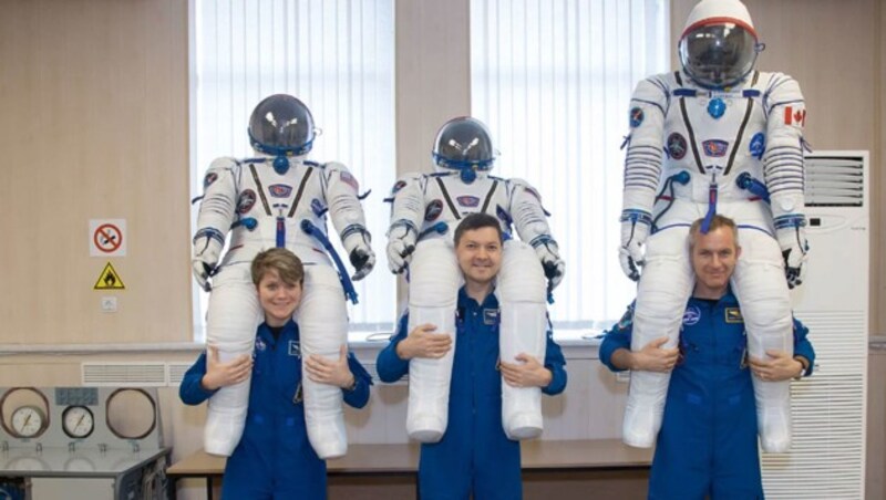 Anne McClain, Oleg Kononenko und David Saint-Jacques (v.l.n.r.) (Bild: NASA/Victor Zelentso)