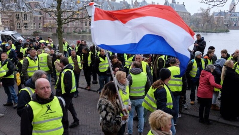 Protest der „Gelben Westen“ in Den Haag (Bild: AP)