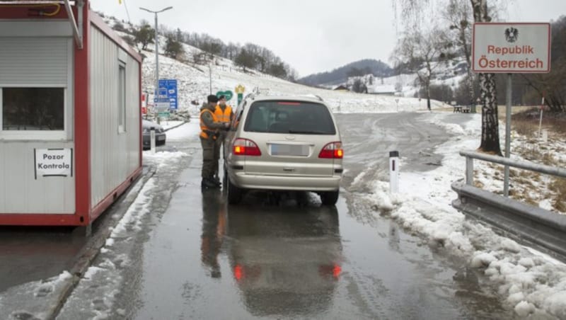 Der steirische Grenzübergang Langegg an der Grenze zu Slowenien (Bild: APA/ERWIN SCHERIAU)