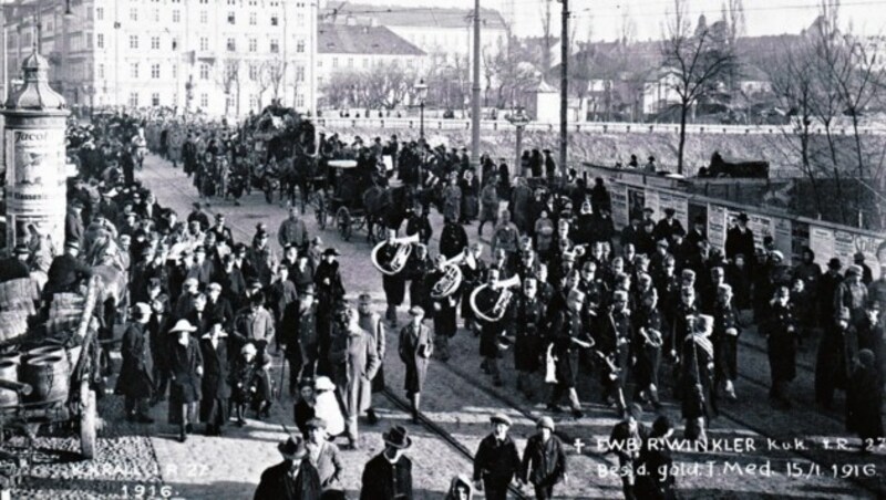 Die Radetzkybrücke anno 1906. An dieser Stelle wurde 1787 die erst zweite Grazer Brücke über die Mur errichtet. Gut 400 Jahre lang gab es bloß einen Übergang. (Bild: Bild ohne Text)