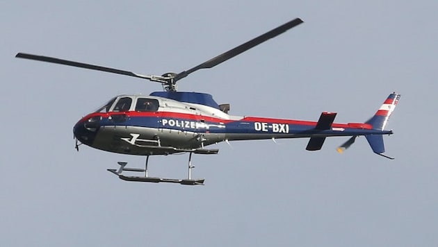 Auch mittels Polizeihubschrauber wurde damals nach den Tätern gesucht. (Bild: Kronen Zeitung)