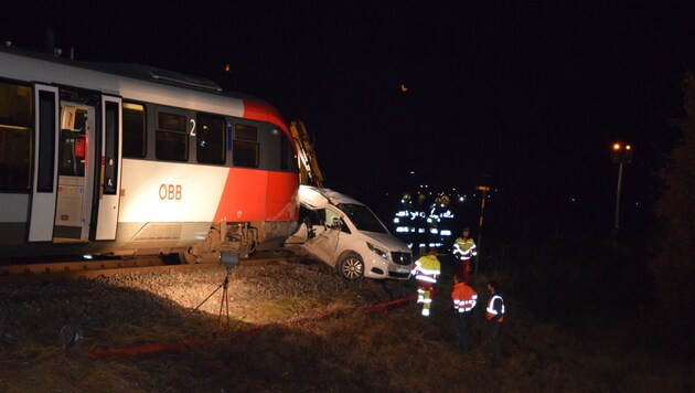 Zug erfasste Auto in Aich im Lavanttal (Bild: Georg Bachhiesl)