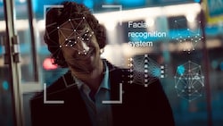 Eine interne Präsentation von Clearview AI sorgt für Aufsehen: Die US-Firma will mit ihrer Gesichtserkennungs-Datenbank "fast jeden auf der Welt" erkennen können. (Bild: stock.adobe.com)