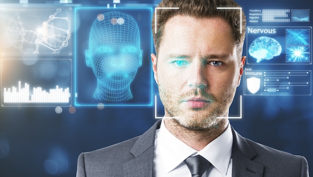 Businessman portrait with digital interface. Face recognition concept. Double exposure (Bild: stock.adobe.com)
