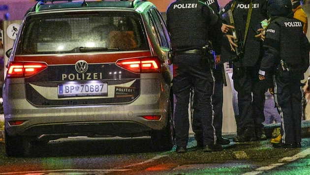 Viyana Merkez İstasyonu yakınlarındaki soygunun ardından polis failleri arıyor. (Bild: APA/zeitungsfoto.at (Symbolbild))
