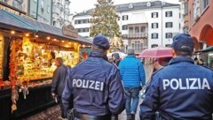 Zur Weihnachtszeit erhöht die Polizei ihre Streifentätigkeit - vor allem auf Christkindlmärkten. Unterstützung gibt’s dabei von italienischen Kollegen . (Bild: Christof Birbaumer)