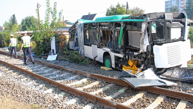 Entsetzlicher Unfall zwischen einem Bus und einem Zug der GKB im September. Diese Kreuzung erhält kommendes Jahr Schranken. (Bild: Jauschowetz Christian)