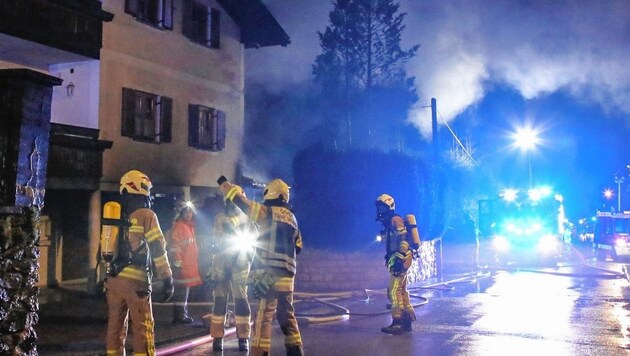 Nächtlicher Feuerwehreinsatz in St. Leonhard. Der Nachbar schlug Alarm. (Bild: Markus Tschepp)