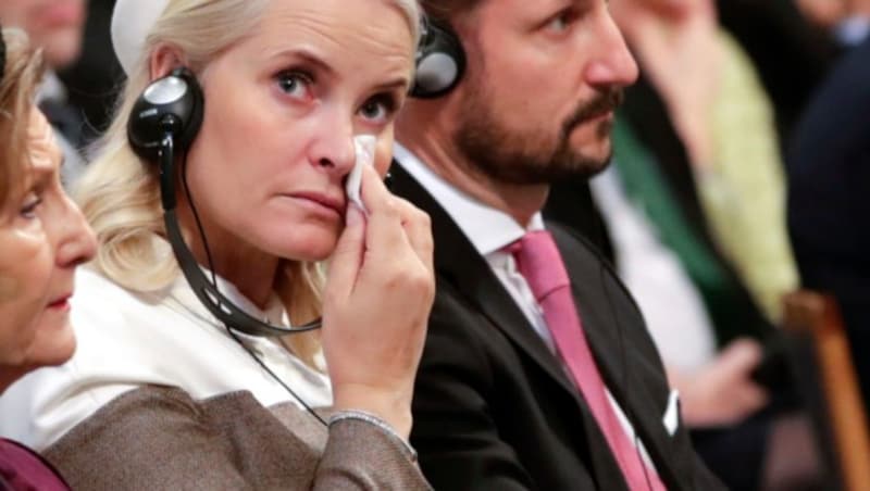 Mette-Marit wird von ihren Gefühlen überwältigt. (Bild: AP)