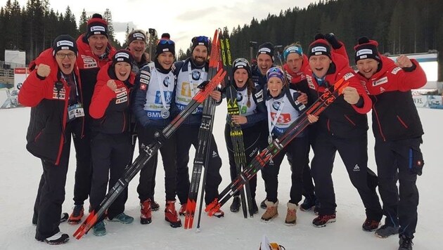 Sandra Flunger (3. v. li.) mit dem Schweizer Biathlon-Team (Bild: Swiss Biathlon Team)