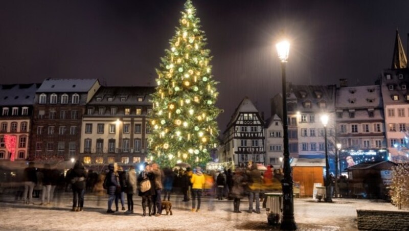 Der Weihnachtsmarkt in Straßburg gilt als besonders stimmungsvoll. (Bild: AFP)