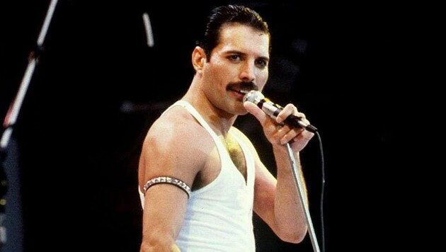 Auf der Bühne ein Weltstar, privat ohne Allüren - Freddie Mercury schrieb mit Queen Rockgeschichte. (Bild: PA/epa PA)