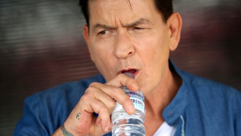 Charlie Sheen trinkt nur noch Wasser. (Bild: www.PPS.at)