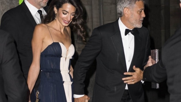Amal und George Clooney Anfang Dezember vor dem Cipriani‘s in New York (Bild: www.PPS.at)