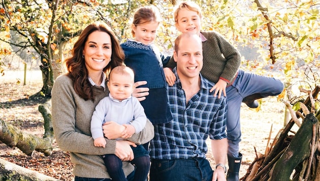 Dieses Foto ziert die Weihnachtskarte 2018 von Prinz William, Herzogin Kate, Prinz Louis, Prinzessin Charlotte und Prinz George. (Bild: www.twitter.com)