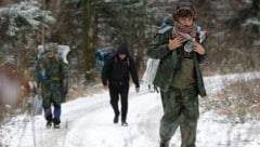 Eine Gruppe von Migranten Ende November 2018 in Bosnien (Bild: AP)