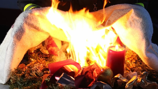 Ein brennender Adventkranz (Symbolbild) (Bild: Seyfert/feuerwehr.at )