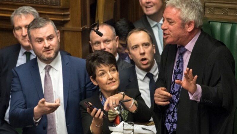 Parlamentssprecher John Bercow (rechts) weigerte sich, Corbyn zu ermahnen - und wurde selbst zum Ziel der wütenden Proteste. (Bild: AFP )