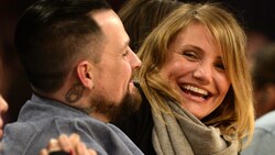 Cameron Diaz lacht mit Ehemann Benji Madden. (Bild: MICHAEL NELSON / EPA / picturedesk.com)