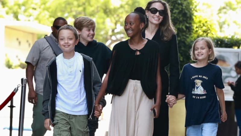 Angelina Jolie mit den Kindern im Sommer 2018 (Bild: www.PPS.at)