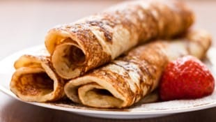 Hauchdünn, luftig leicht – und mit einem Schupfer gewendet. So müssen „meisterliche“ ...