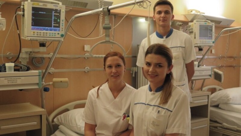 Romana Pechhacker, Merisa Handiz und Ivan Covic haben am 24. Dezember Dienst im Krankenhaus der Barmherzigen Schwestern. (Bild: Markus Schütz)