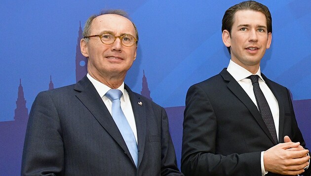 Vorzugsstimmenkaiser Othmar Karas mit ÖVP-Chef Sebastian Kurz (Bild: APA/HANS PUNZ)