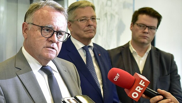 Der noch amtierende burgenländische Landeshauptmann Hans Niessl (SPÖ) wird nach seinem Ausscheiden aus dem Amt „in kein Loch“ fallen. Er wird Berater. (Bild: APA/HANS PUNZ)